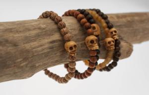 Bracelets en bois Tête de mort – 4,90 € l’unité